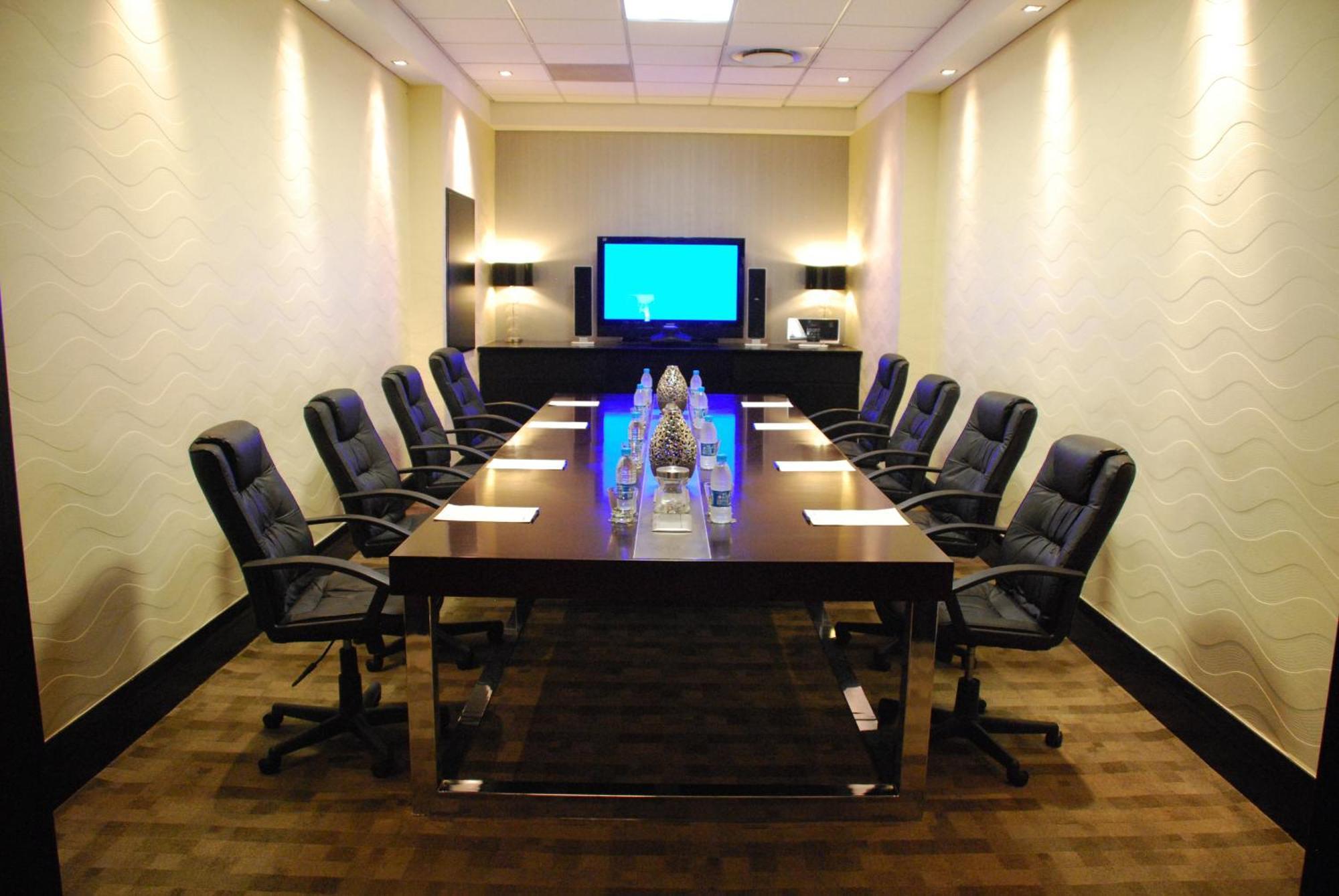 Southern Sun Or Tambo International Airport Кемптън Парк Екстериор снимка Meeting room