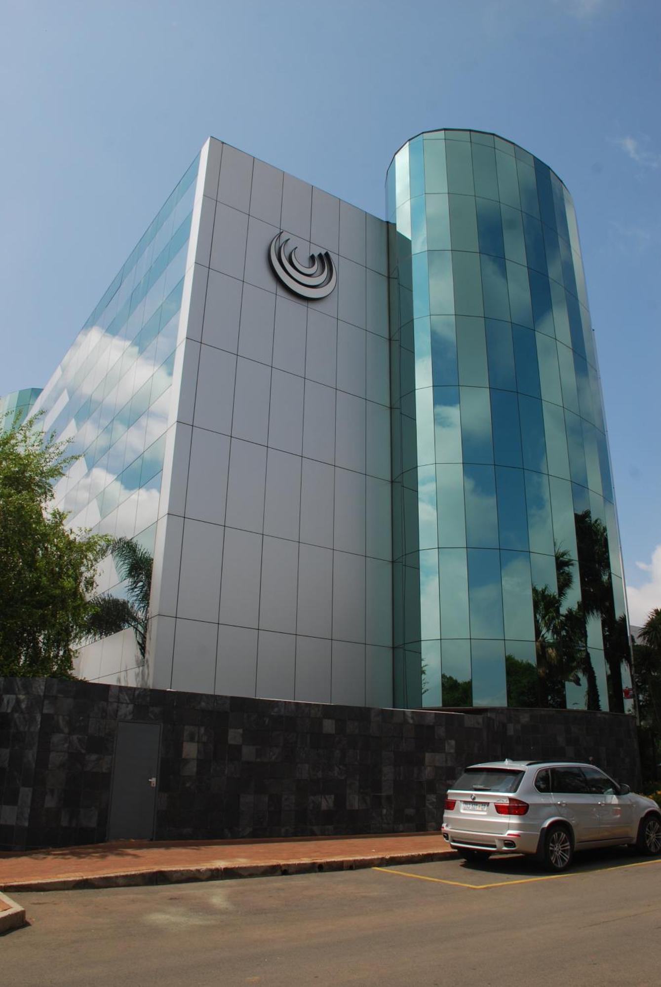 Southern Sun Or Tambo International Airport Кемптън Парк Екстериор снимка The building of the National Bank of Zimbabwe