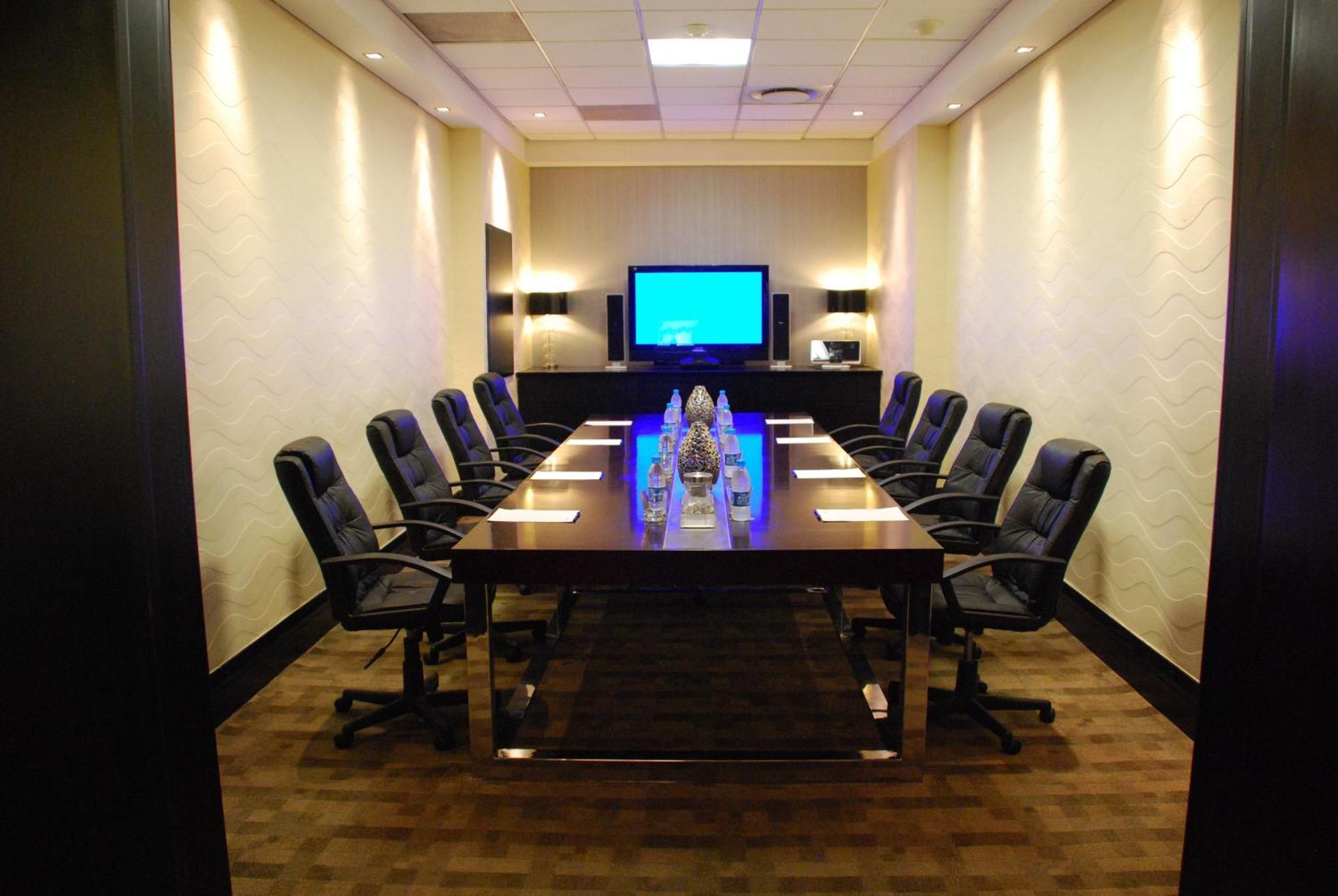 Southern Sun Or Tambo International Airport Кемптън Парк Екстериор снимка Meeting room